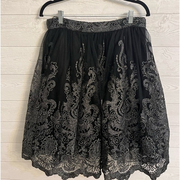 Chi Chi London Women’s Black Layered Silver Glitter Flowing Skirt. Size 14 - Picture 3 of 5